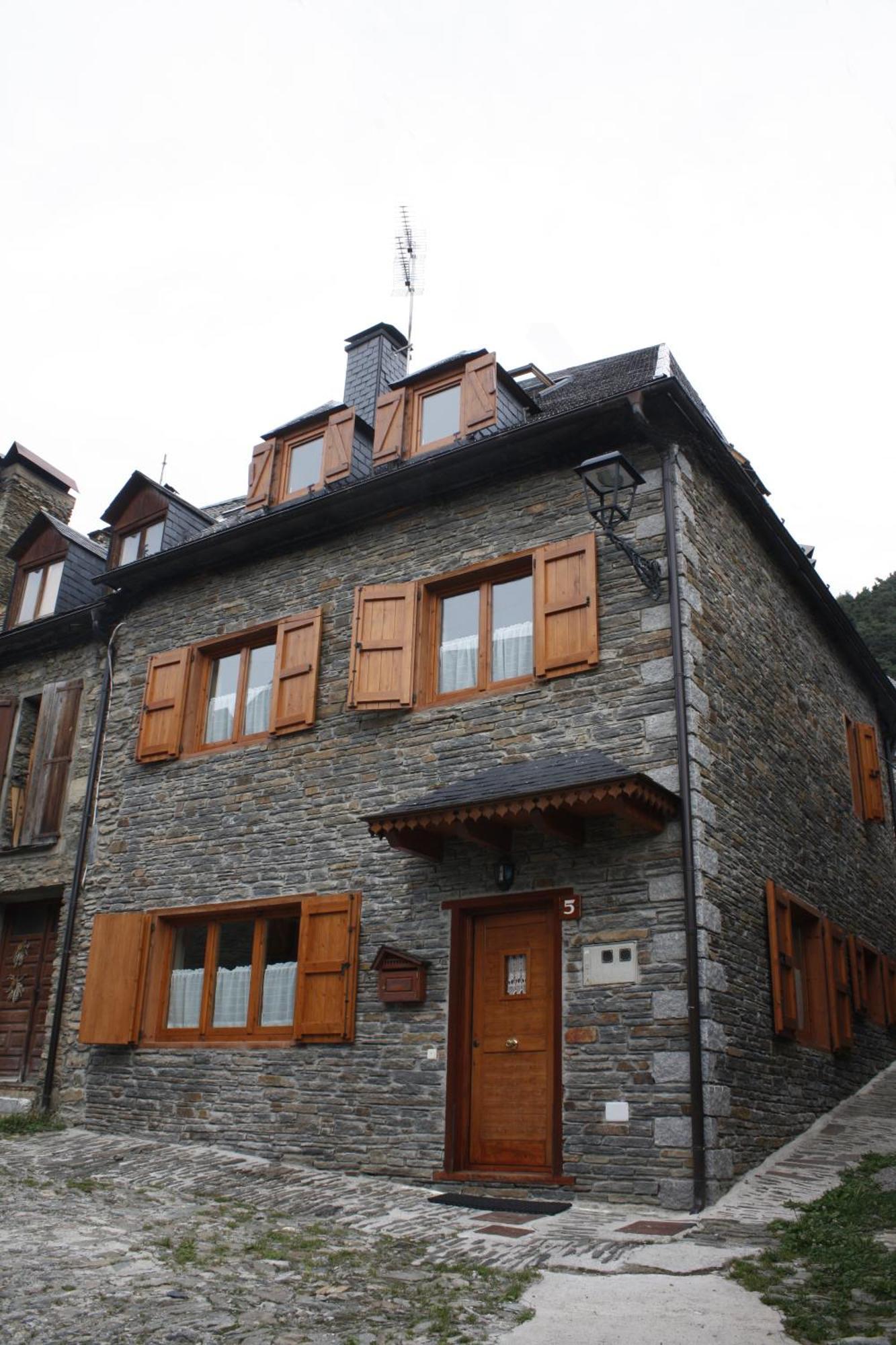 Apartamentos Valle De Aran Mont 外观 照片